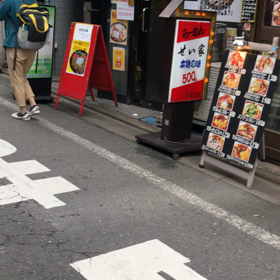 ラップ歌うカレーマンの画像