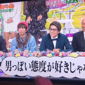 1人爆笑する金晩。の画像