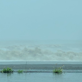 台風通過の画像