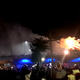 水を吹きだすドラゴン  動画の画像