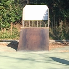 通勤途中のサーフスケートの画像