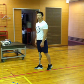 大腿義足歩行。スピード変化の画像