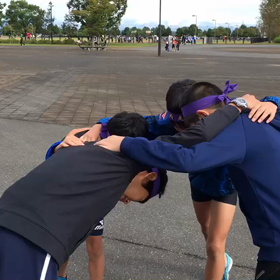 男子リレーBチーム円陣の画像