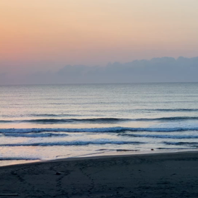 4月11日 千葉北、東浪見の朝の波の画像
