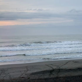 3月31日千葉北、東浪見の朝の波の画像