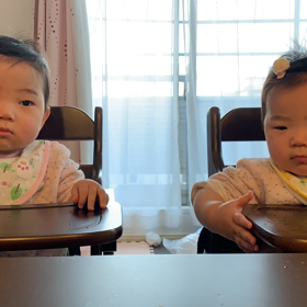 双子の掴み食べ♡の画像