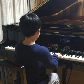 【動画】5歳 アラベスク（ブルグミュラー）の画像