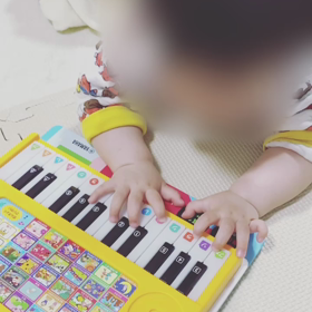 生後342日目　ピアノを弾く娘はんの画像