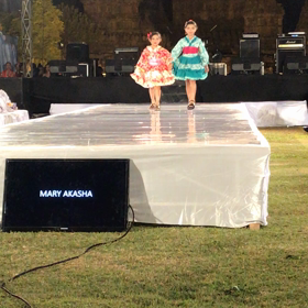 ファションショーデビューの画像