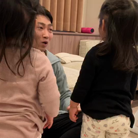 ゲラゲラ笑う娘たちの画像