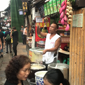 中国の客寄せパフォーマンスの画像