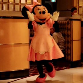 優しくハイタッチしてくれたシェフミのミニーさん(*´∀`)♪の画像