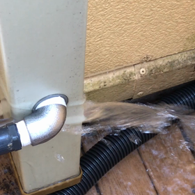 ベランダの水道破裂の画像