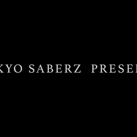 ライトセーバーを使った殺陣とダンス、パフォーマンスTOKYO SABERZの画像