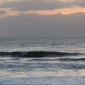 9月13日千葉北、東浪見の朝の波の画像