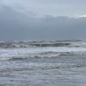 12月9日千葉北、東浪見の朝の波の画像