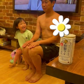 転校生ごっこ始めたパパと娘ムービーの画像