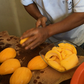 マンゴーの切り方  玉井にて…の画像