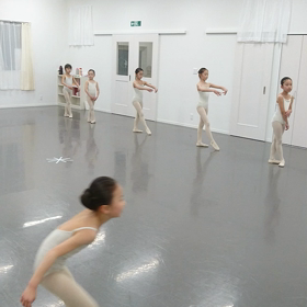 踊らないの画像