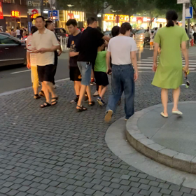 华旭广场から南洋广场 很多人の画像