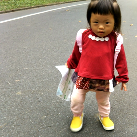 ２歳、小走りしますの画像