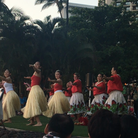 2019 ハワイ 3日目  無料でお得なクヒオビーチのフラショーの画像