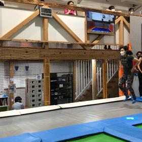 トランポリンガールの画像