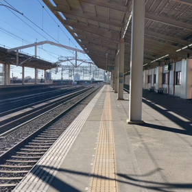 高速で通過する秋田新幹線と東北新幹線のの画像