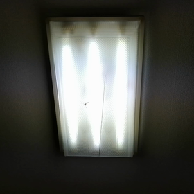 蛍光灯の点く本数が変わるの画像