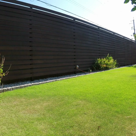 酷暑の芝刈りの画像