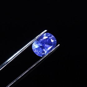 赤色蛍光するブルーサファイアはの画像