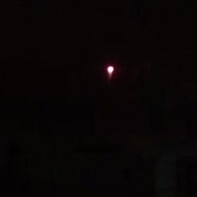 豪雨と雷鳴と花火の画像