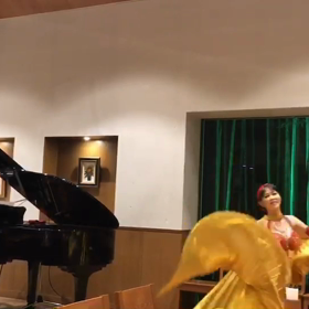 ベリーダンスとピアノ弾語りのコラボレーション♪の画像