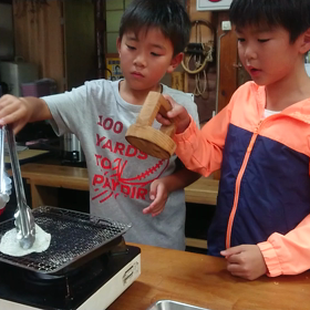 古民家キャンプ～２日目～せんべい作り体験の画像