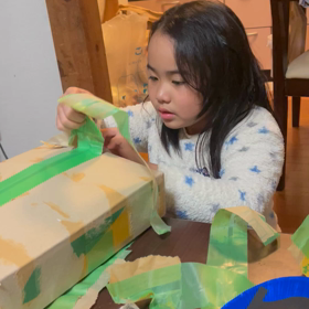 段ボール開ける華②の画像