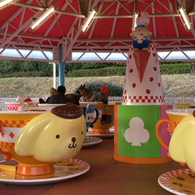 ラブラブコーヒーカップ。 遊園地にて。の画像