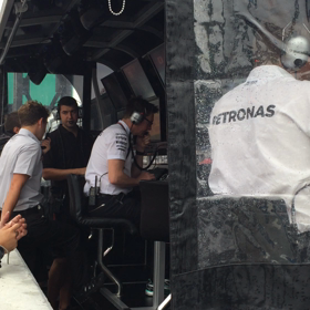 鈴鹿のF1チームのピットウオークの画像