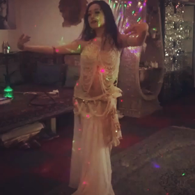 踊りは長い旅の画像