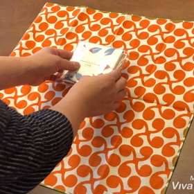 小さな風呂敷でラッピングの画像