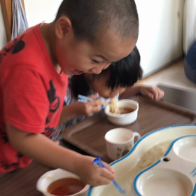 流しそうめんの画像