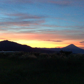 朝焼けの富士山の画像