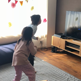 ハンドクラップダンスの画像