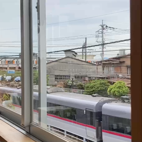 東武線と西武線が見えるカフェの画像