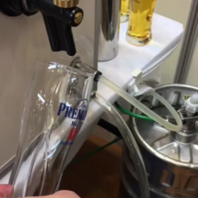 ビールの注ぎ方動画&店長が達人の画像