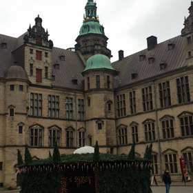 クロンボー城 中庭@デンマークの画像