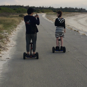 誰でも乗れちゃうミニセグウェイの画像