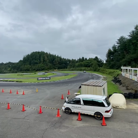 フィットのコースレコードをマークする瞬間の画像