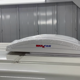 日産NV350 換気扇取付けの画像