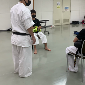 ブレイキングダウンごっこの画像