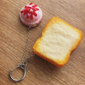 食パンスクイーズ＆アイスのキーホルダーの画像